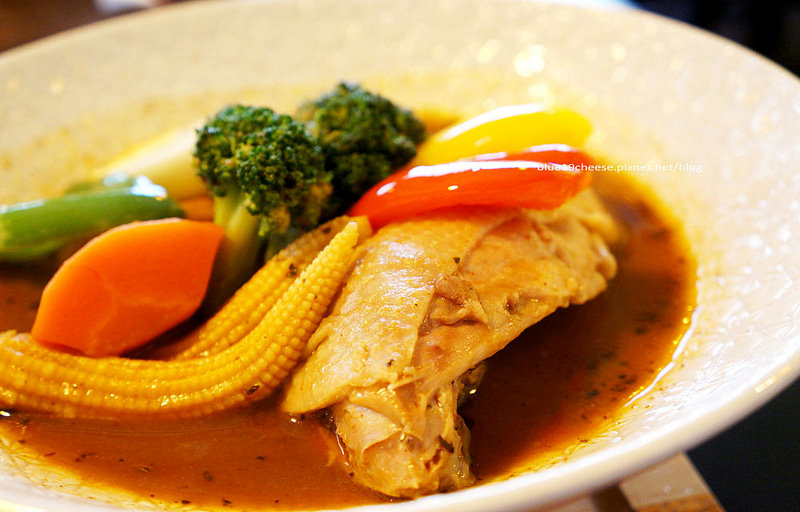 【台中咖哩美食推薦】心湯咖哩Cocoro Soup Curry  – 來自北海道老店的美味.點雞肉湯咖哩啦~