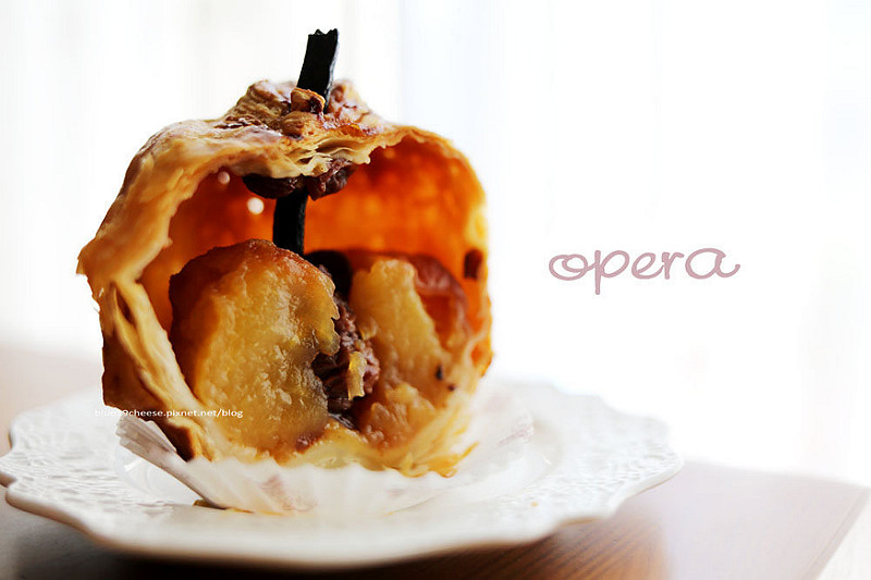 【高雄甜點】歐貝拉opera 蘋果派 – 好犯規!藏了整顆蘋果在派皮裡面.金蘋果般的藝術品阿~