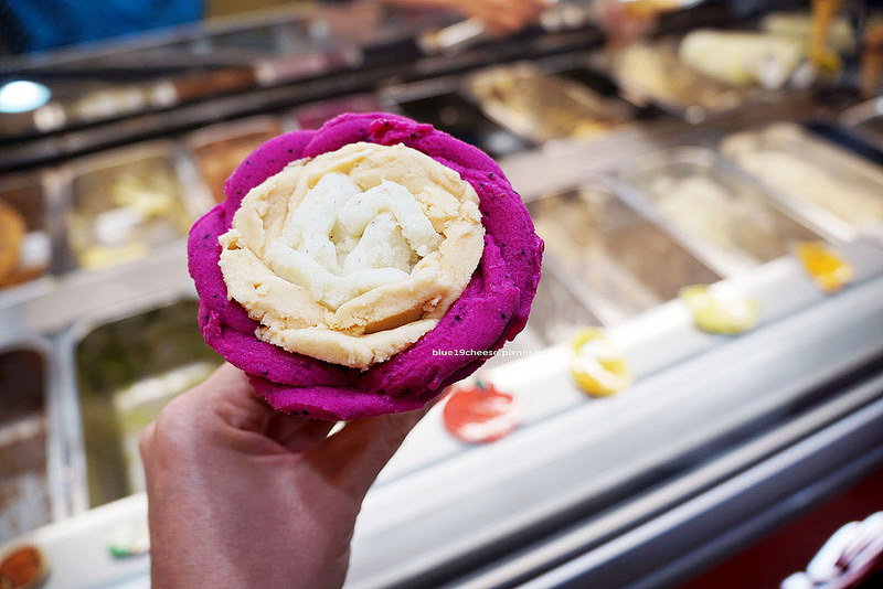 【台中大雅】布達佩斯冰淇淋專門店 – 每日現做當季新鮮水果冰淇淋.將台灣水果加進來.遠從歐洲取經.漂亮的水果玫瑰花冰淇淋綻放