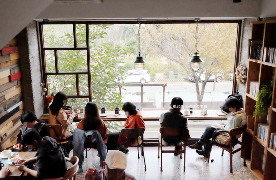彰化員林│右舍咖啡-有著美麗窗景的員林人氣咖啡館，個人喜愛的口袋名單