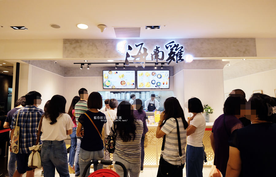 台中西屯│瑞記海南雞飯-台中第一家分店在新光三越，金黃油亮海南雞飯的新馬美食