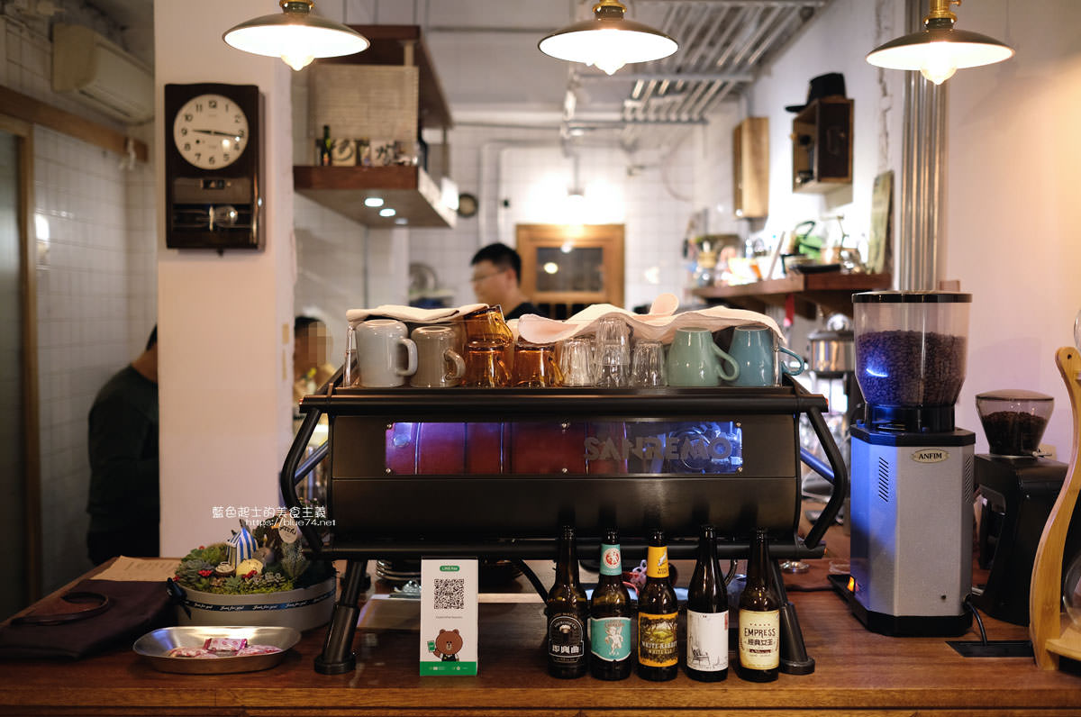 台中南屯│Fooki Coffee Roasters-黎明新村內的咖啡館，巷弄中自成一格