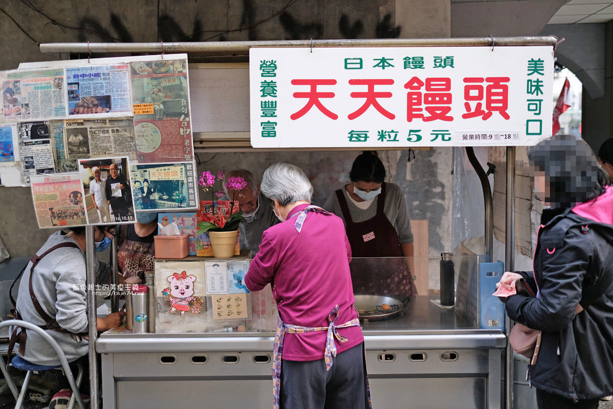 台中中區│天天饅頭-第二市場巷弄飄香70年的日式紅豆饅頭小攤，一顆只要5元