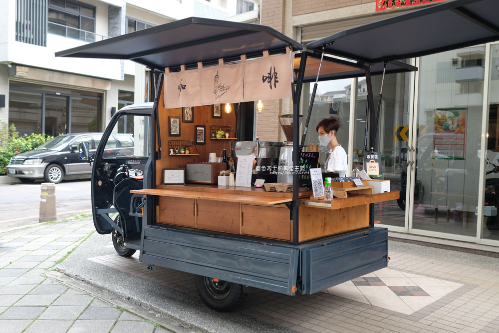台中北屯│咖丘cafe chill-從街頭出發，74快速道路下的咖啡車