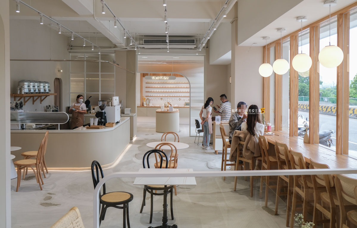 台中西屯│OMOMO韓系飲品咖啡廳-結合ARiA SPACE飾品店的韓系飲品咖啡廳，鄰近中央公園