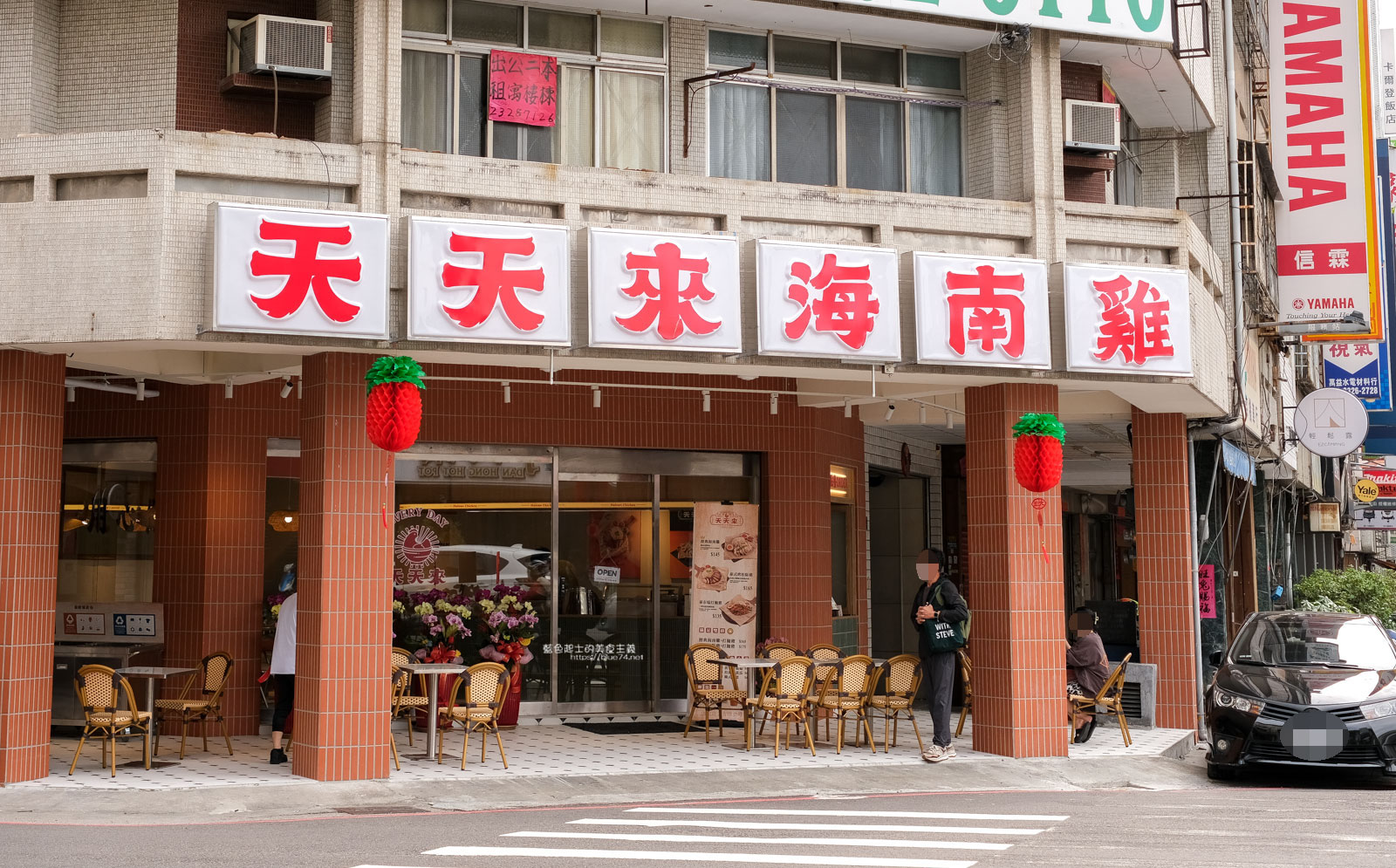 台中西區│天天來海南雞-復古氛圍，販售海南雞和松阪豬跟打拋豬