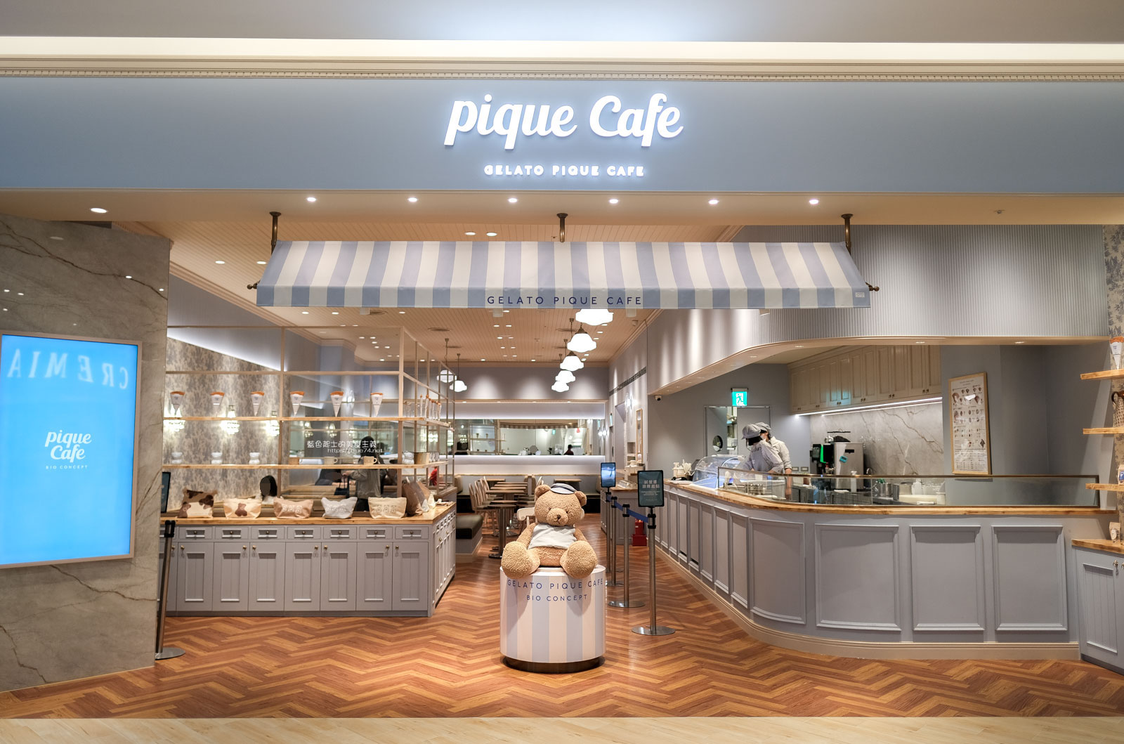 台中東區│gelato pique cafe-皮克咖啡可麗餅，熊店長也來了，台中Lalaport北館一樓